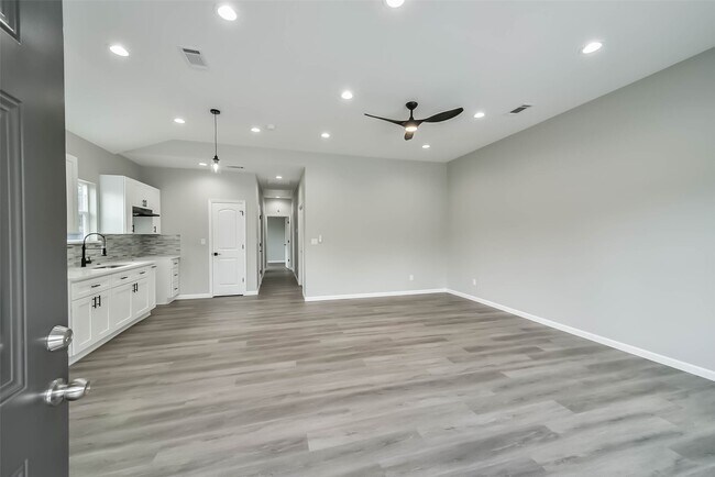 Building Photo - 3007 Bringhurst St