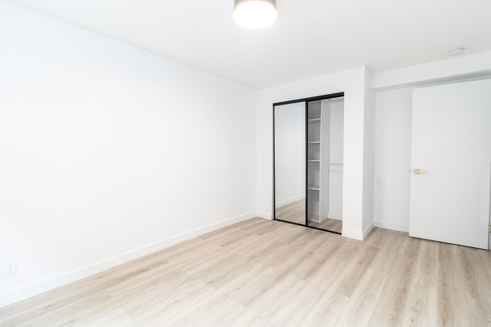 Building Photo - 950 Havenhurst Dr