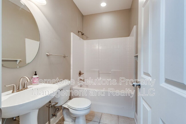 Building Photo - 301 Pennystone Cir