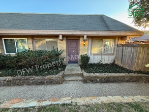 Building Photo - Inviting 3-Bedroom Condo with Fenced Backyard and Pool Access for LEASE in Irving, TX