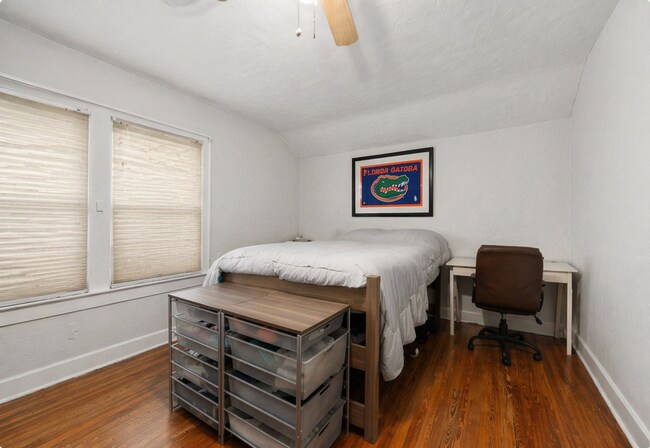 Building Photo - 949 SW 13th St