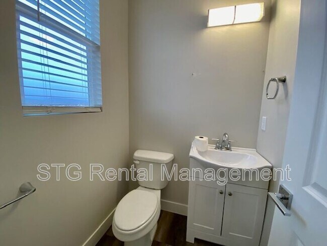 Building Photo - 438 N Stone Mountain Dr