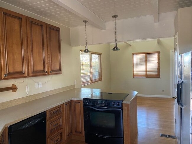 Building Photo - Cozy three bedroom two bath in Lake Wildwood