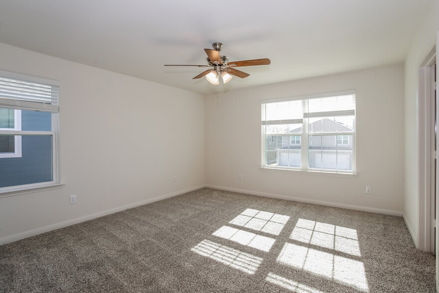 Building Photo - 220 Marsh Ln