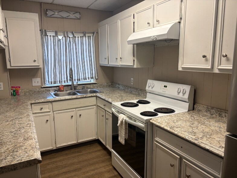 Building Photo - 603 Thornhill Dr