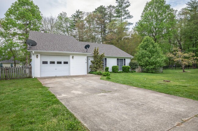Building Photo - Nice Home in Fletcher!
