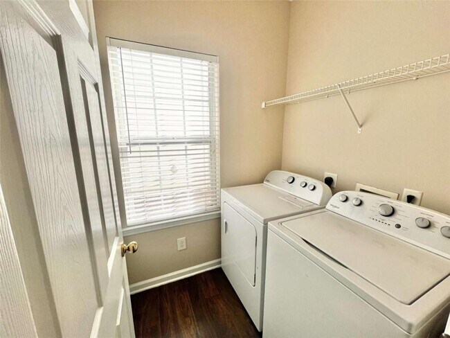Building Photo - 4713 Autumn Rose Trail