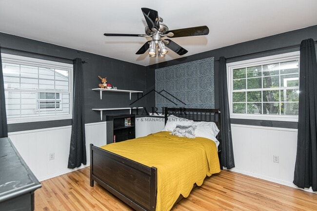 Building Photo - Your NW Sanctuary: 4-BR Single Family Home