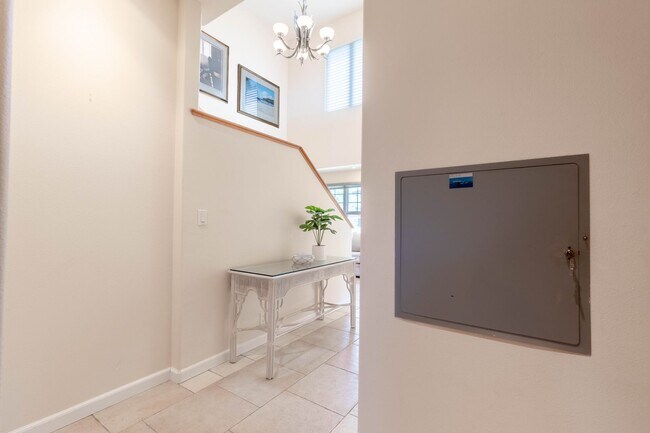 Building Photo - Kahana Ridge – Three Bedroom, Three Bathroom Home with Rare Basement