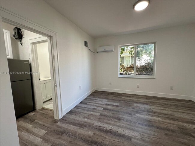 Building Photo - 1630 SW 10th St