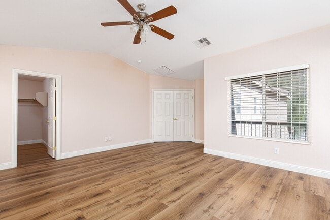 Building Photo - HUGE 5 BEDROOM, 3 BATH 2 STORY HOME IN GATED COMMUNITY NEAR SOUTHERN HIGHLANDS