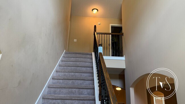 Building Photo - 639 Red Oak Ln