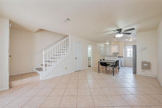 Building Photo - 2030 Plantation Dr