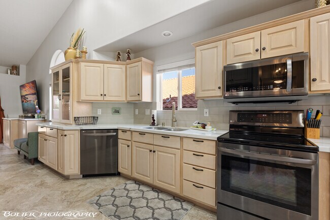 Building Photo - 887 Ironwood Dr