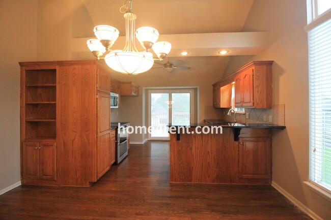 Building Photo - Beautiful Olathe Home, Updated Kitchen, Fe...