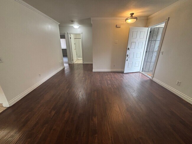 Building Photo - 2 Br/2 Ba. Condo on 2nd fl.
