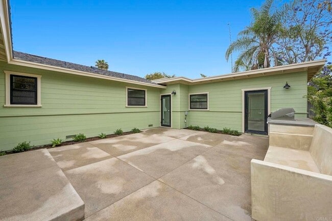 Building Photo - 1061 Buena Vista Way