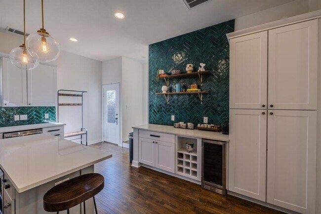 Building Photo - 7609 Bennett Ave