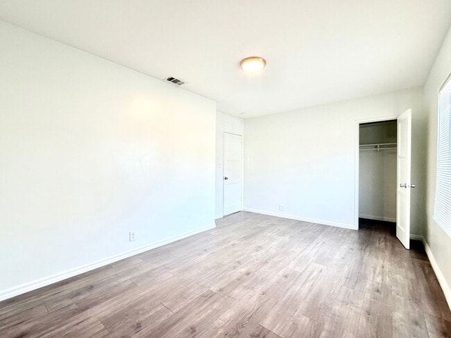 Building Photo - Charming front house 2b/d 2 b/a