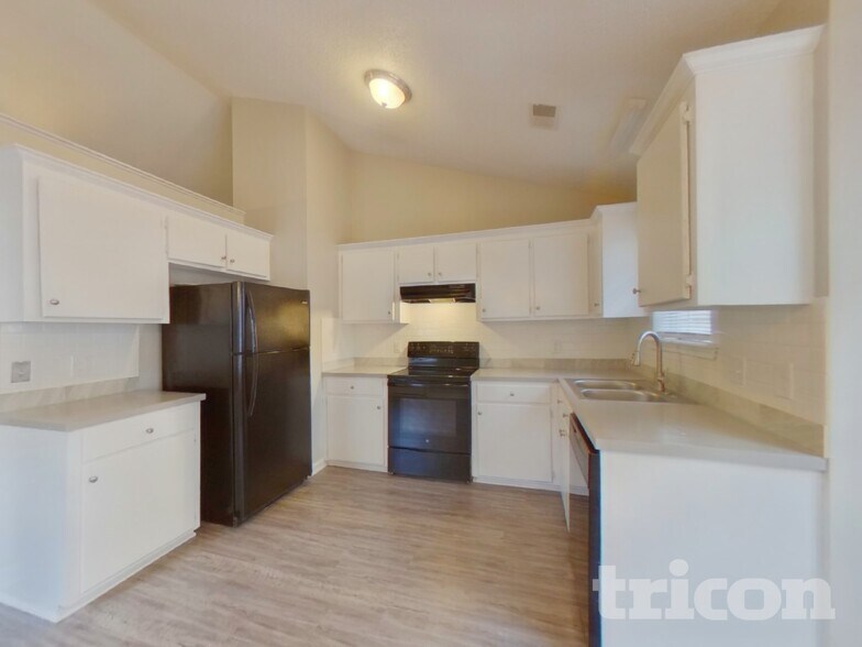 Building Photo - 500 Rockhaven Dr