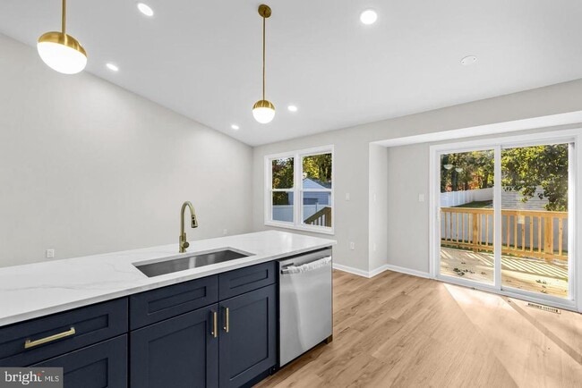 Building Photo - 10290 S Grant Ave