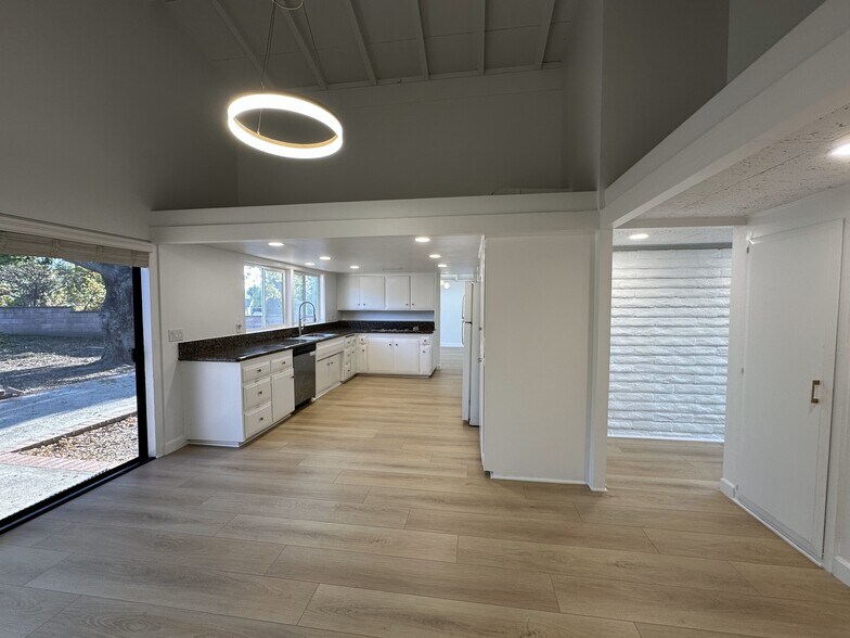 Building Photo - 326 Las Riendas Dr