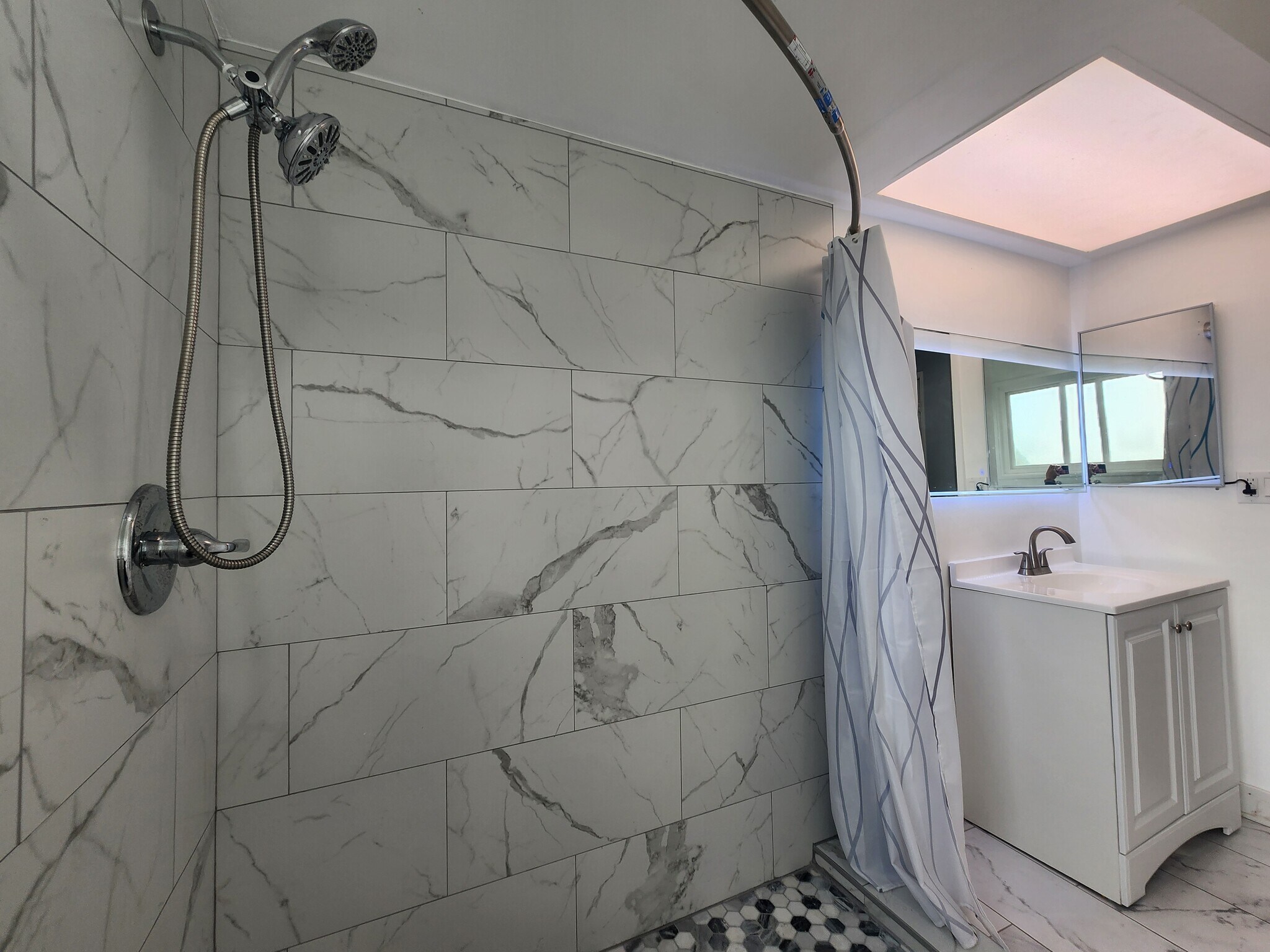 Building Photo - 11665 Babbitt Ave