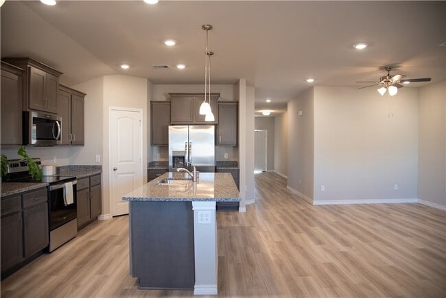 Building Photo - 2145 Chief St