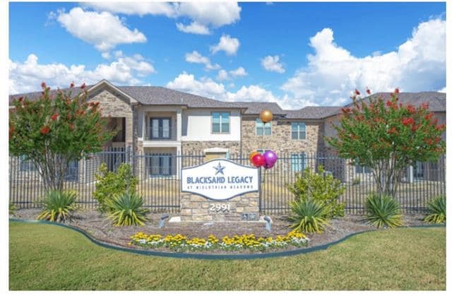 Building Photo - 2991 Lakeside Dr