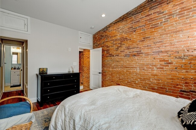 Building Photo - 1418 Richardson St