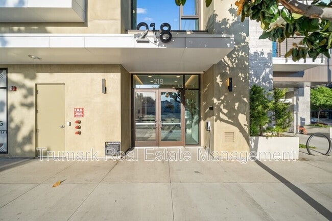 Building Photo - 218 N El Molino Ave