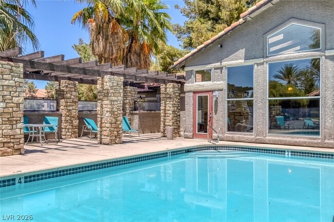 Building Photo - 2750 S Durango Dr