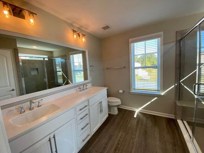 Building Photo - 3 bed/2.5 bath at end unit townhome in Berkeley Walk at Savannah Quarters with garage