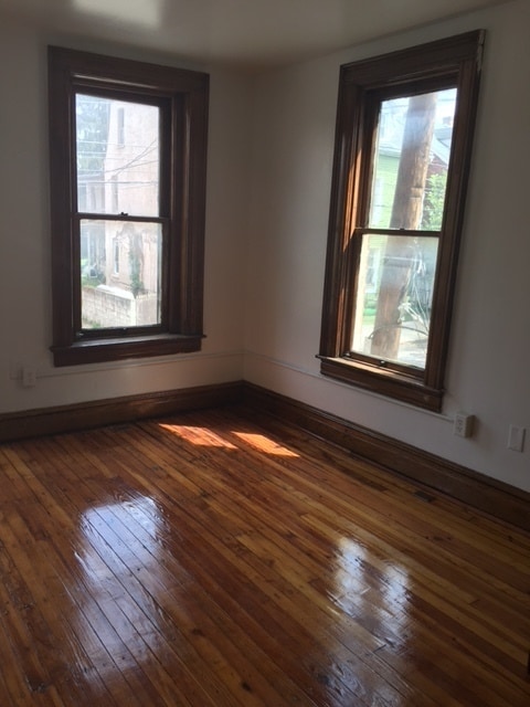 Building Photo - Spacious 2 bedroom apartment on the 2nd floor next to the Rail Trail York City