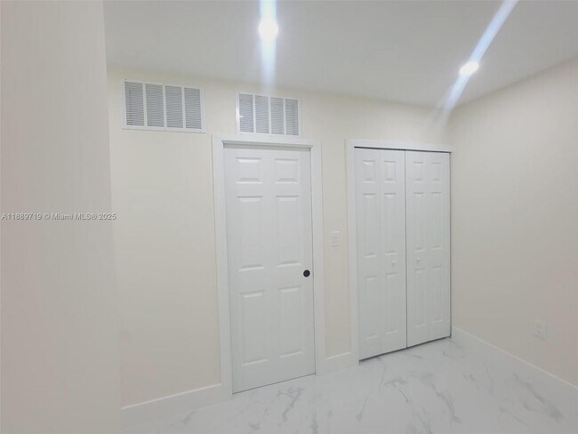 Building Photo - 14300 SW 161st Pl