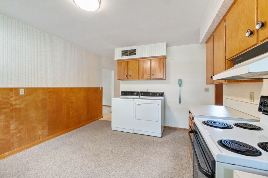 Building Photo - 1238 S Hill Dr