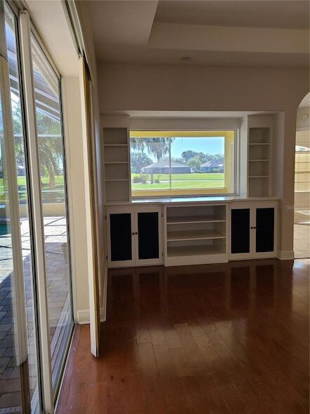 Building Photo - 9996 Cherry Hills Ave Cir