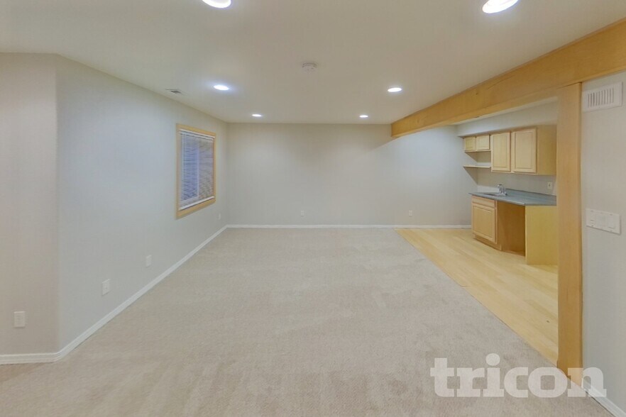 Building Photo - 656 Golden Eagle Dr