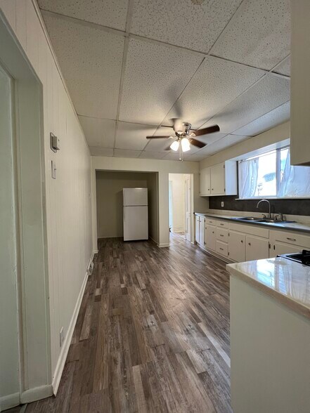 Eat in kitchen - 616 E 12th Ave