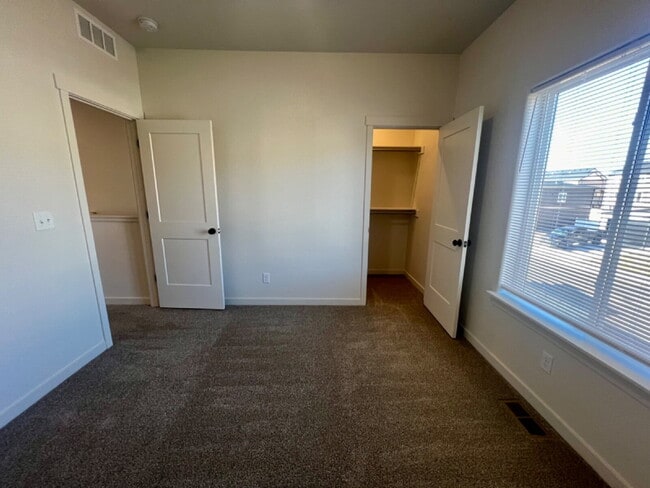 Building Photo - Newer Single Family Home Now Available!