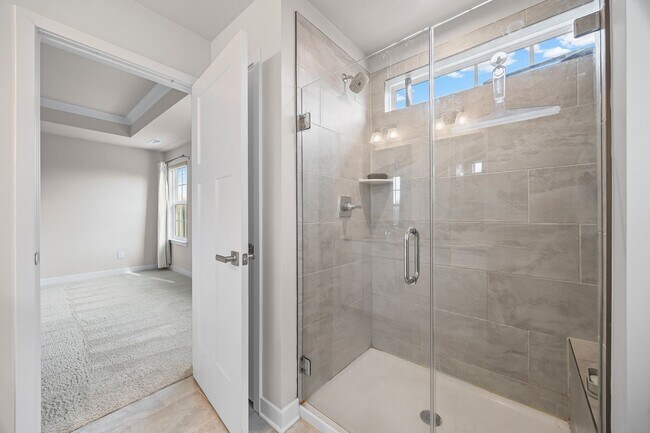 Building Photo - Like new 3-bed, 2.5 bath townhome in Cramerton Mills Parkway!