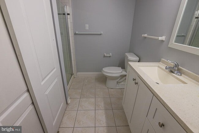 Building Photo - 13 Donn Ct