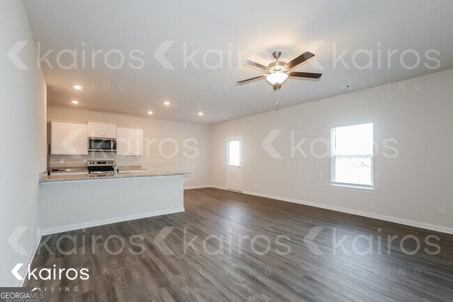 Building Photo - 4000 Bridgewood Wy