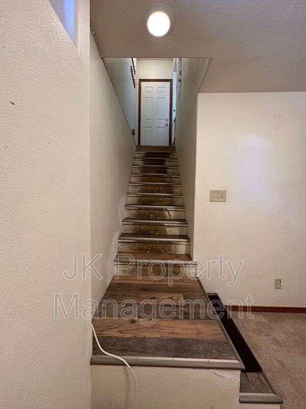 Building Photo - 319 Beth Dr