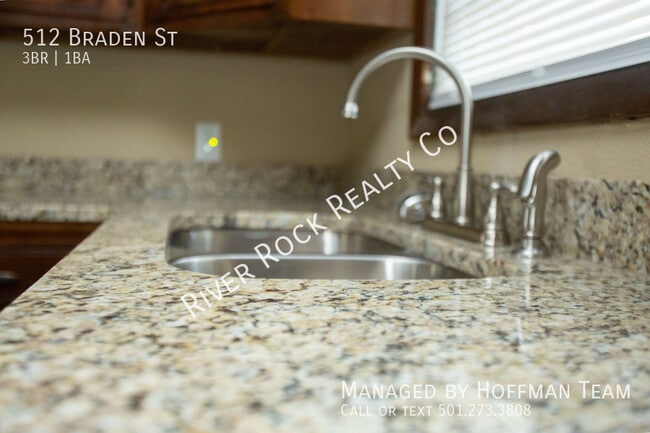 Building Photo - 512 Braden St