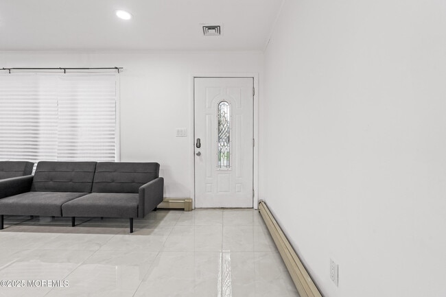 Building Photo - 17 Johnston St