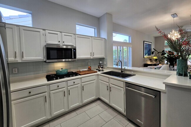 Building Photo - 78622 Waterfall Dr