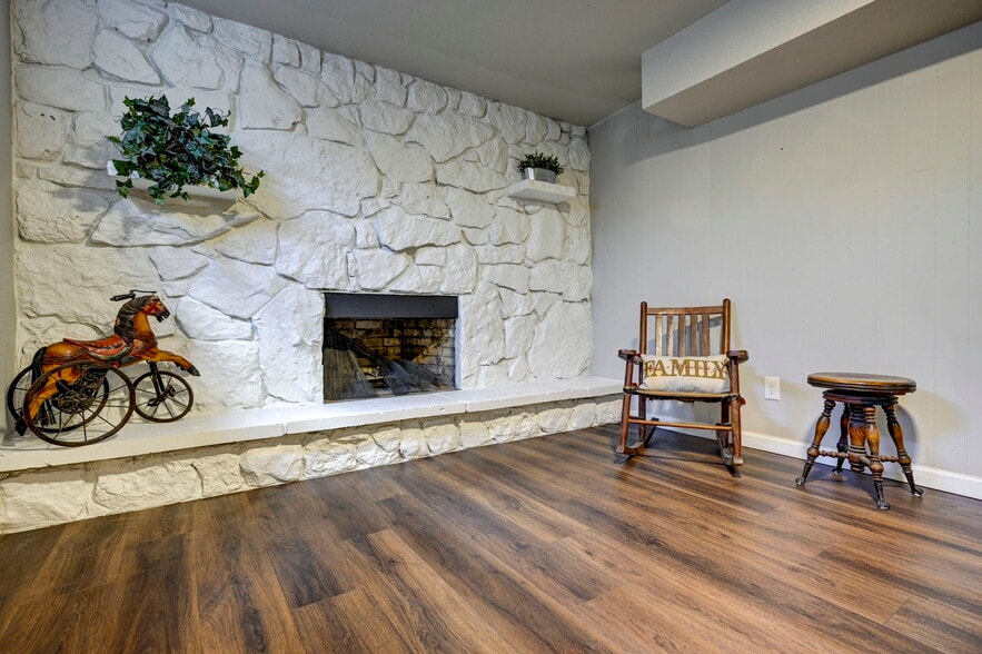 Building Photo - 1222 Hartford St