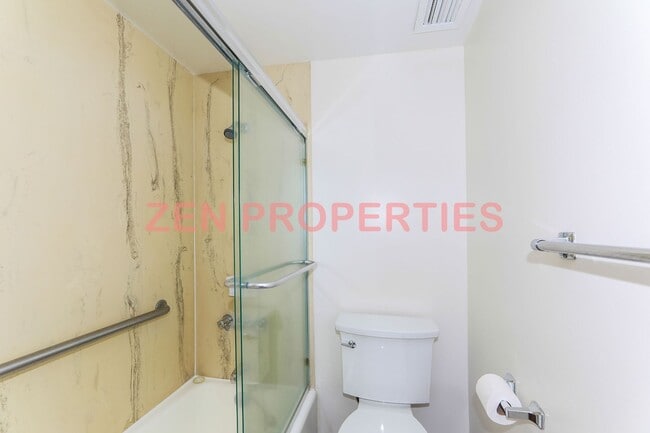 Building Photo - 2 bedroom, 2 bath & 1 parking for rent at Royal Court