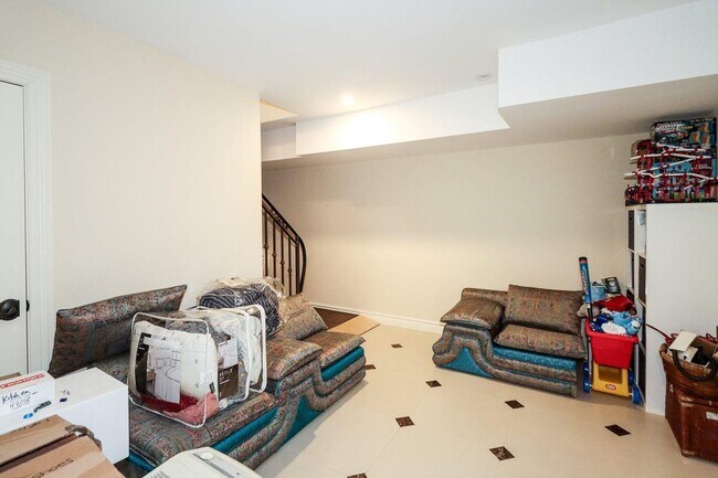 Building Photo - 10 Woodbourne Rd